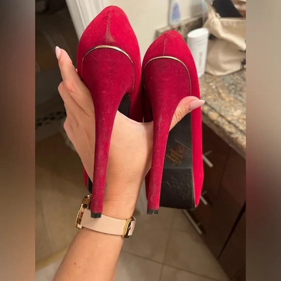 Red High Heels - Picture 5 of 9